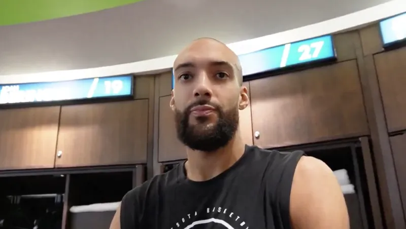 开云-戈贝尔：拼劲和专注度是防守的核心，这两点本就至关重要